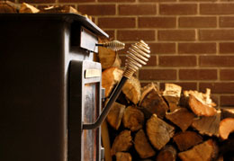 Poêle à bûche, un mode de chauffage au bois rapide à installer et peu coûteux.